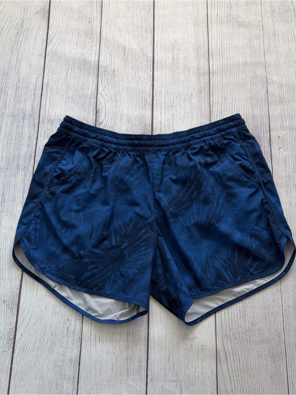Columbia Bogata Navy Abstract Print Active Shorts Size 2X